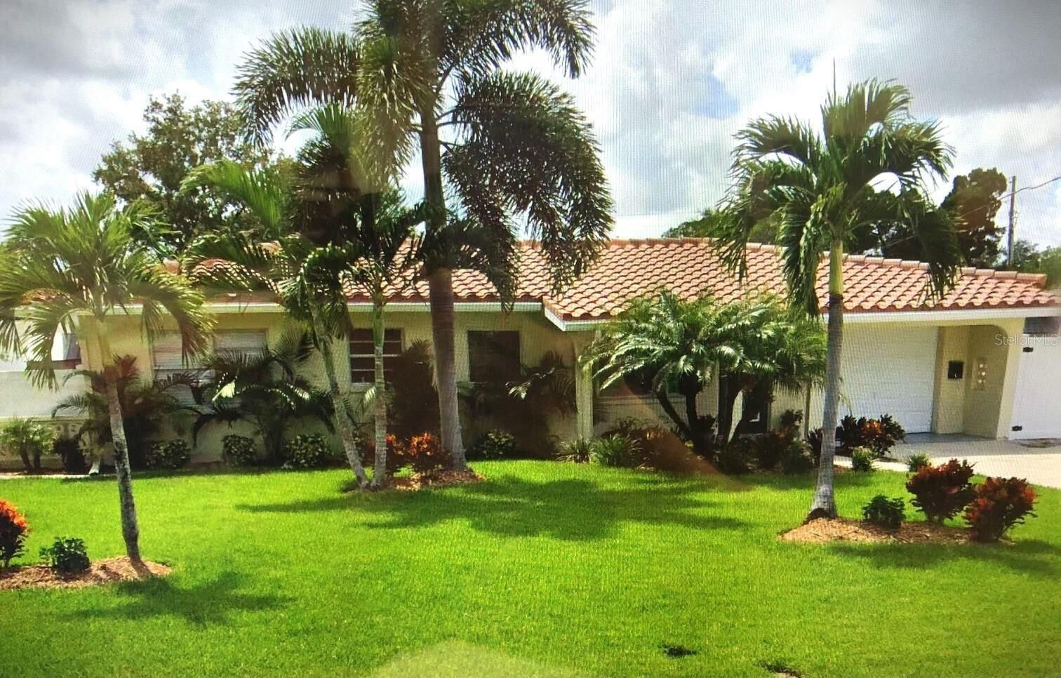 Property Photo:  9630 Treasure Lane NE  FL 33702 