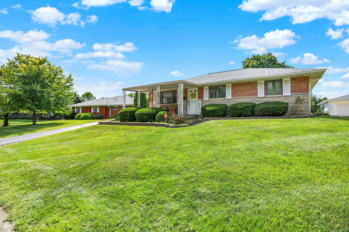 Property Photo: 734 S 4th Avenue IN 46107