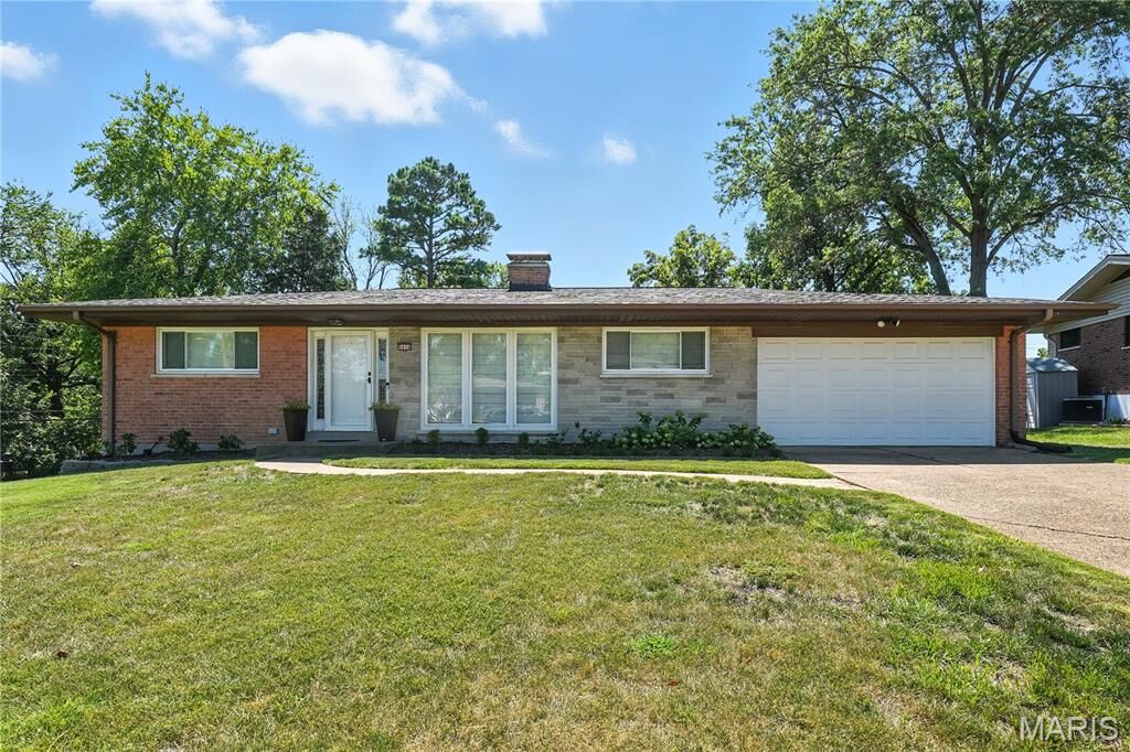 Property Photo: 9856 Amberley Drive MO 63126