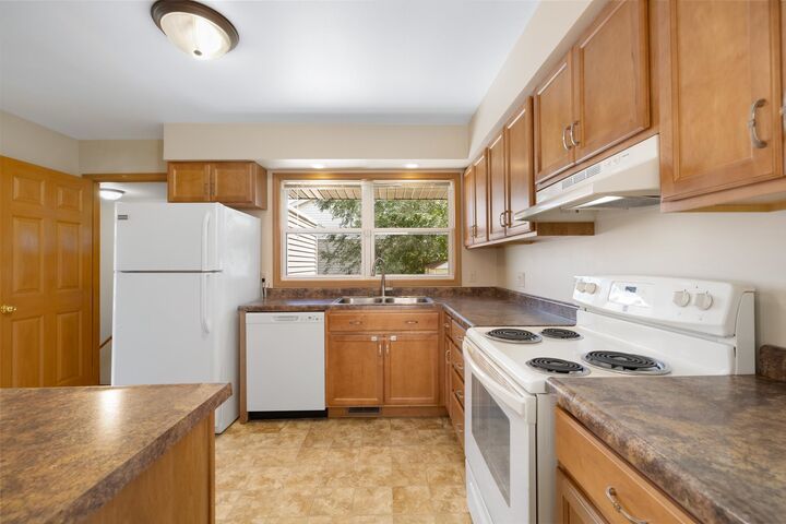 Property Photo:  1817 2nd Ave NW  ND 58703 