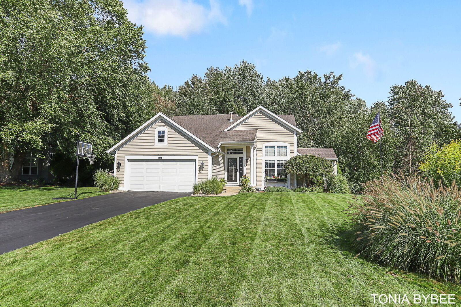 Property Photo: 1868 Suntree Lane MI 49464