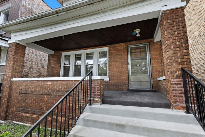 7424 S Blackstone Avenue  Chicago IL 60619 photo