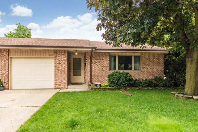 Property Photo: 829 Horseshoe Drive IL 60435