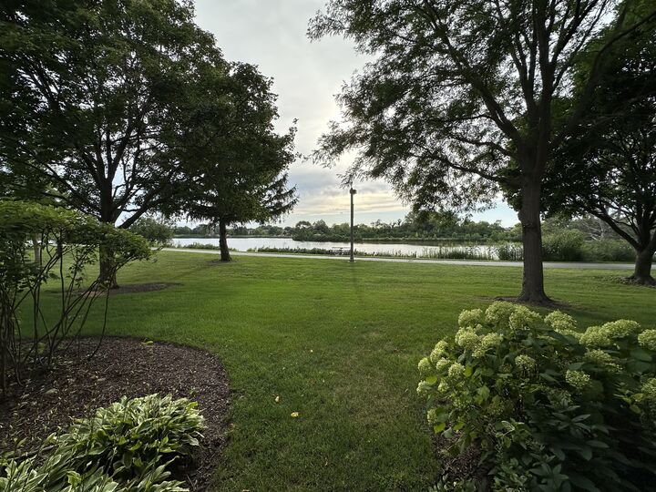 Property Photo:  1304 N Streamwood Lane 309  IL 60061 