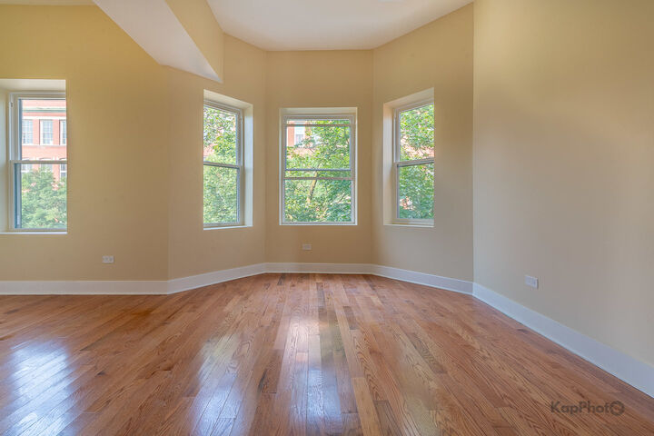 Property Photo: 653 N Lawndale Avenue IL 60624