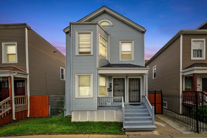 Property Photo: 3521 W Diversey Avenue 2 IL 60647