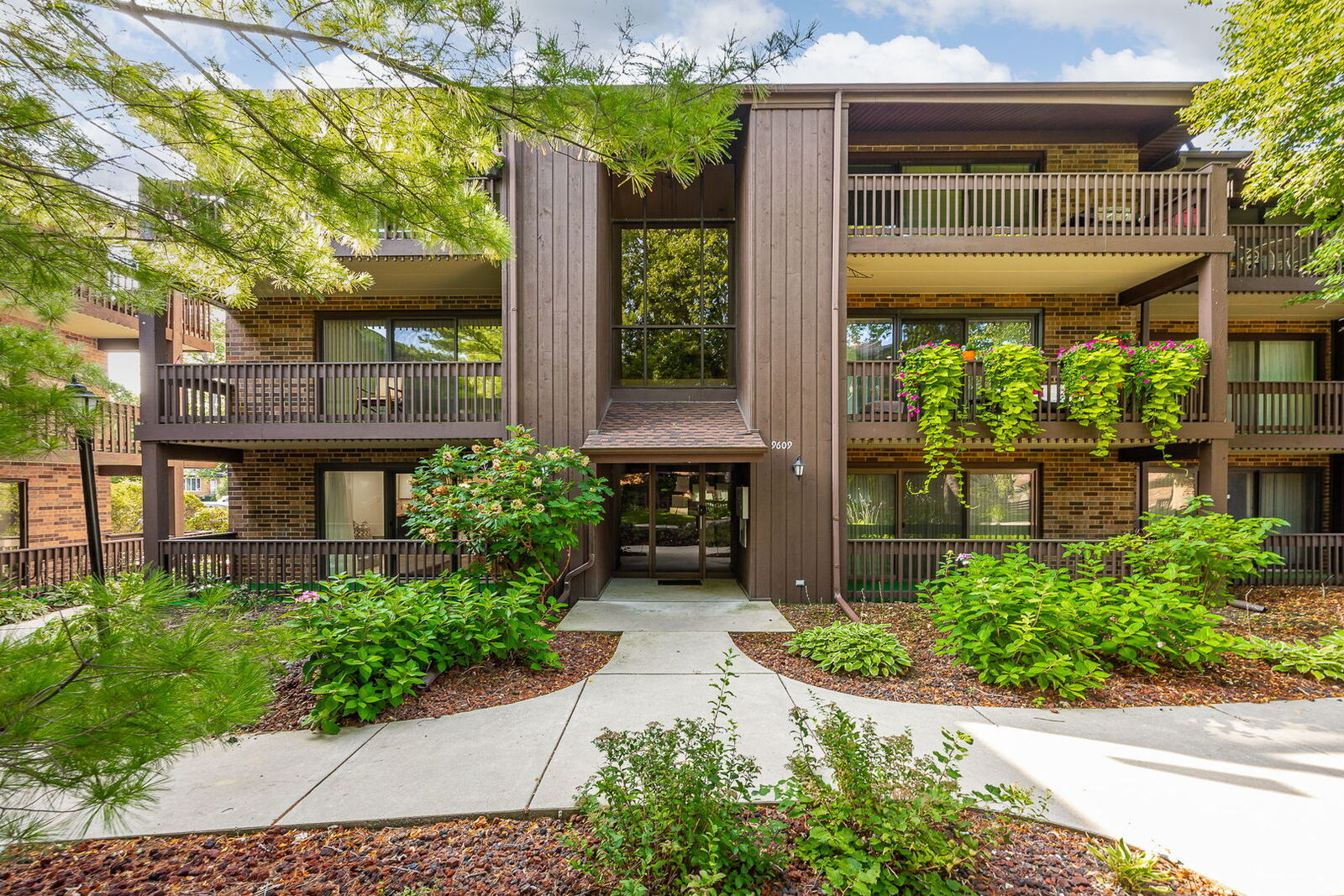 Property Photo:  9609 S Austin Avenue 1E  IL 60453 