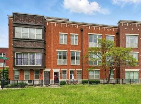 Property Photo: 308 E 25th Place IL 60616