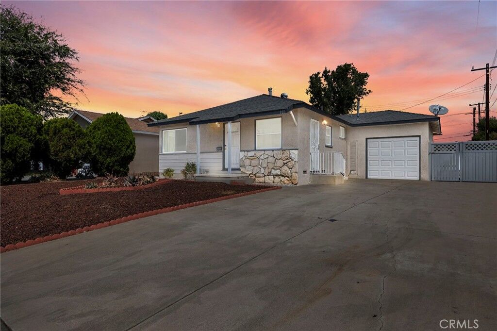Property Photo: 931 Willow Drive CA 92821