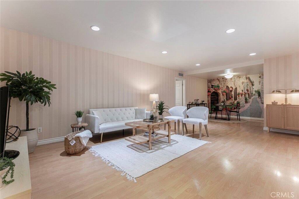 Property Photo:  605 N Louise Street 106  CA 91206 