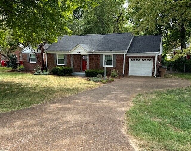 Property Photo: 2102 Avalon Dr TN 37216