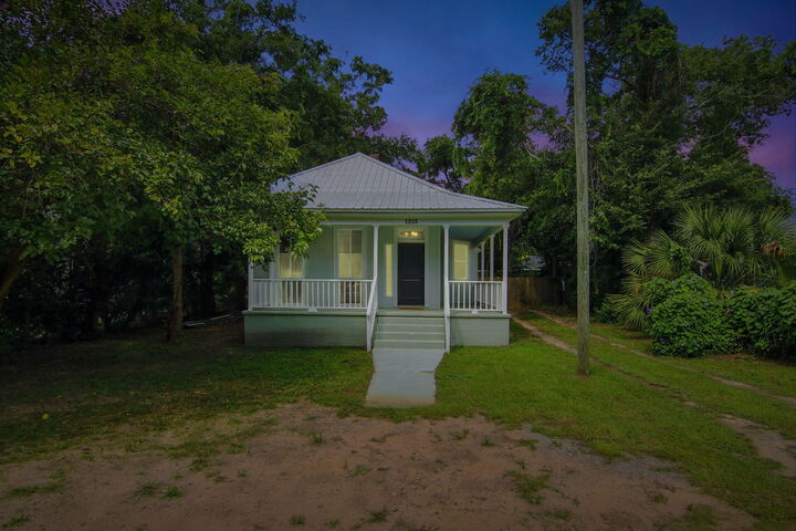 Property Photo: 1215 N U Street FL 32505