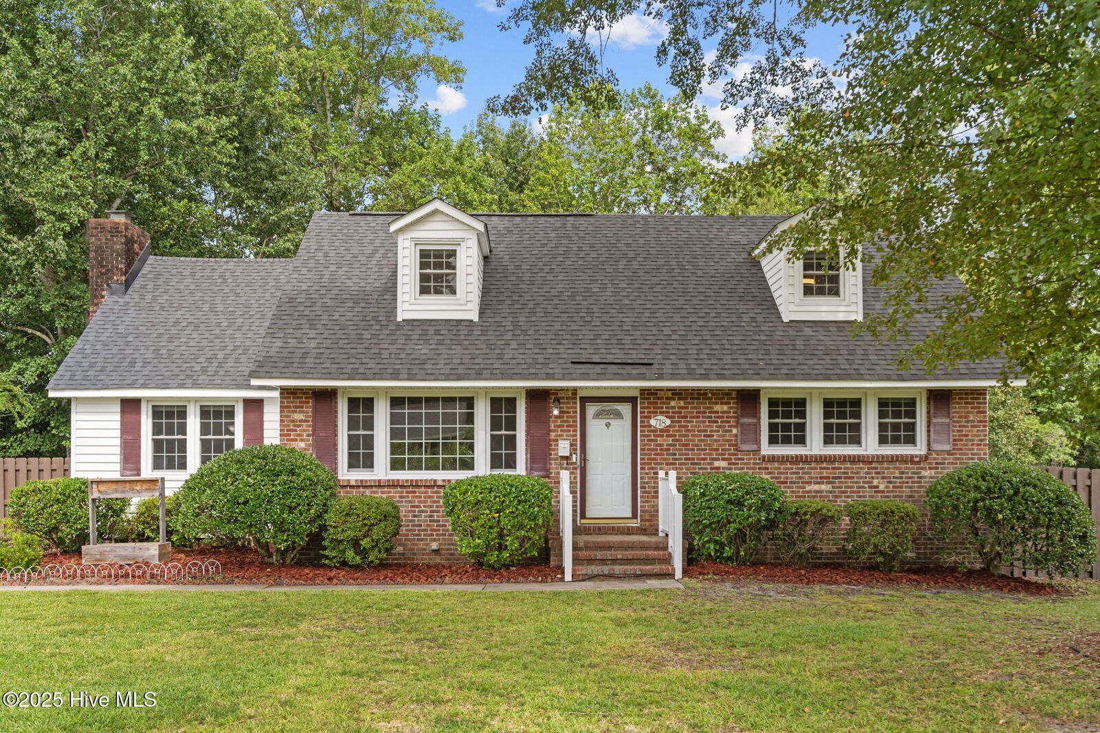 Property Photo:  718 Gardenview Drive  NC 28540 