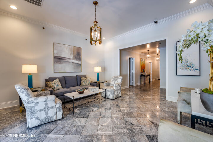 Property Photo: 1596 Lancaster Terrace 3B FL 32204