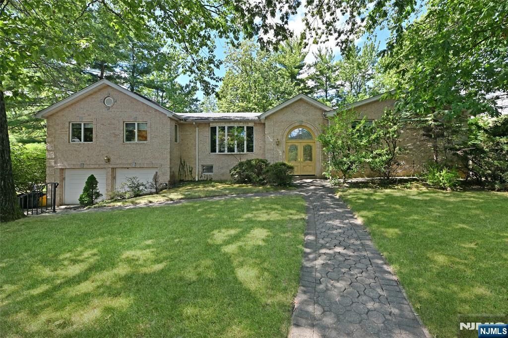 Property Photo: 5 Ellington Place NJ 07632