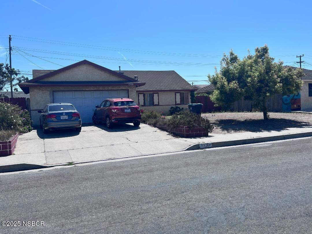 Property Photo: 1706 N Russell Avenue CA 93458