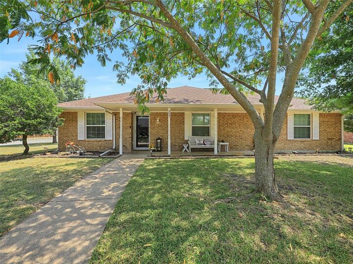 Property Photo: 304 Johnston Boulevard TX 75165
