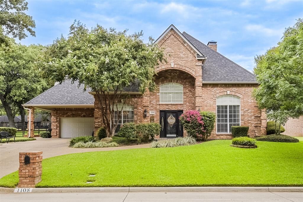 Property Photo: 1108 Saint Andrews Drive TX 76063