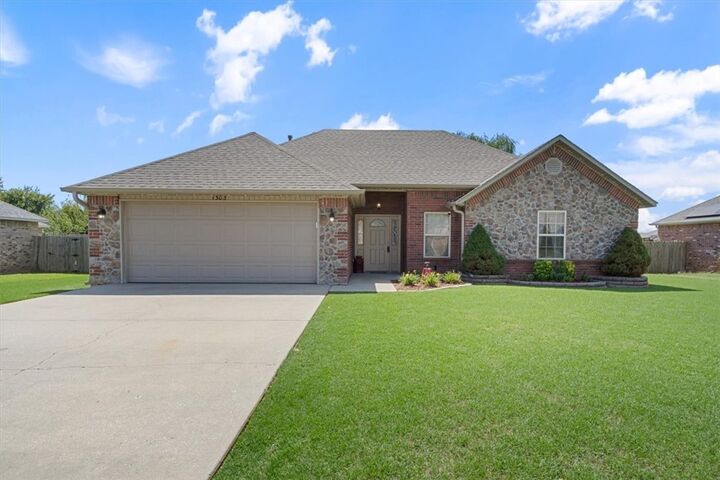 1303 N Spruce Street  Pea Ridge AR 72751 photo