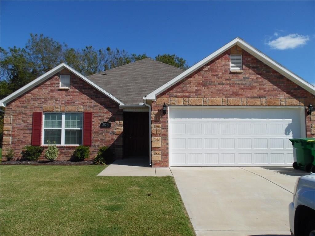 Property Photo: 303 Woodcreek Street AR 72745
