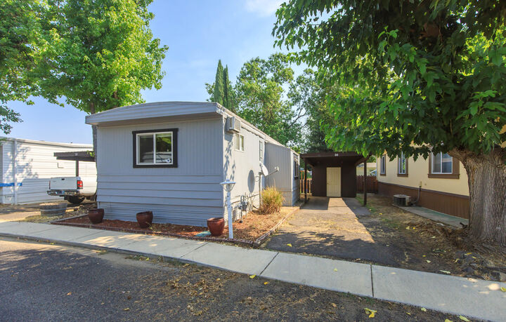 Property Photo:  1055 N Fifth Street 28  OR 97530 