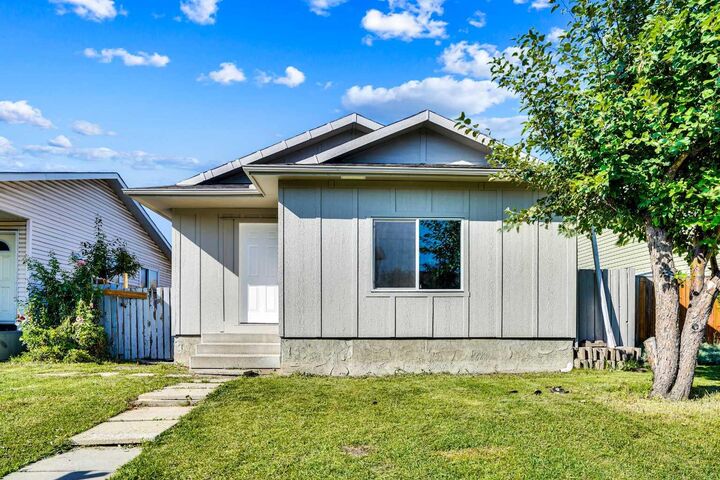 Property Photo: 60 Whitworth Way NE AB T1Y 6A8