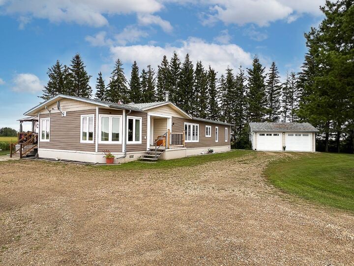 77132 Range Road 212 — photo 1