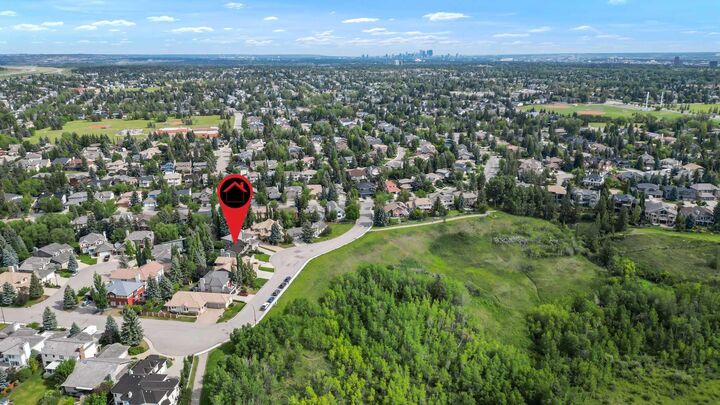 Property Photo:  163 Woodhaven Crescent SW  AB T2W 5R3 
