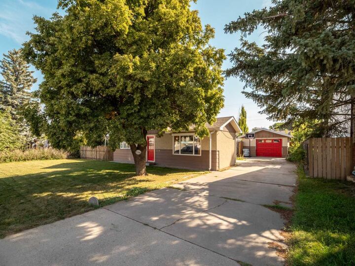 Property Photo:  5209 1 Street  AB T0L 0V2 