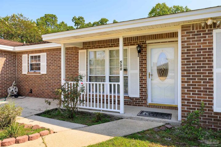 Property Photo: 550 Tampico Cir FL 32506