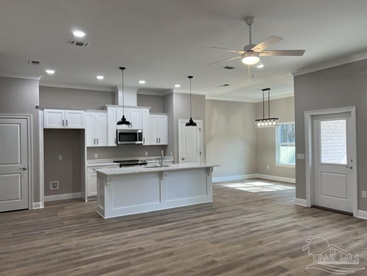 Property Photo: 8401 Sevilla St FL 32566