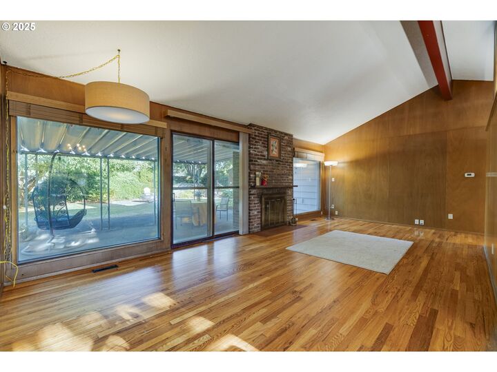 Property Photo: 618 NE 131st Pl OR 97230
