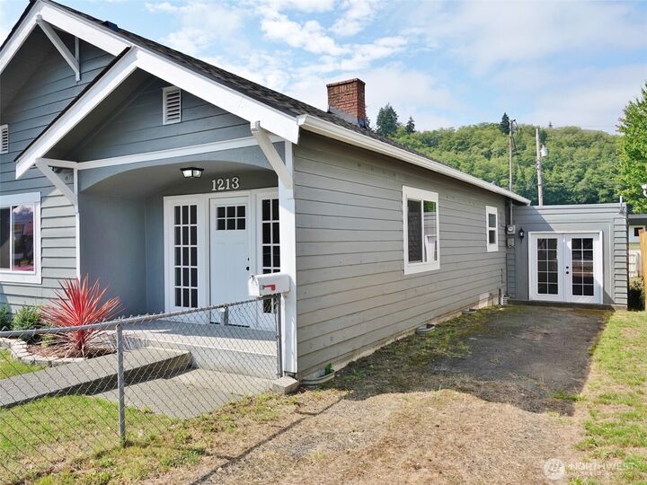 Property Photo:  1213  Lincoln Street  WA 98550 