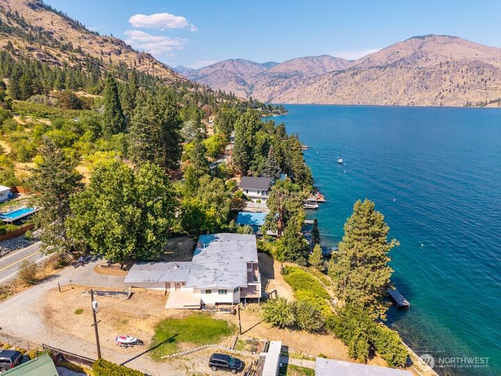 Property Photo: 15082 South Lakeshore Road WA 98816
