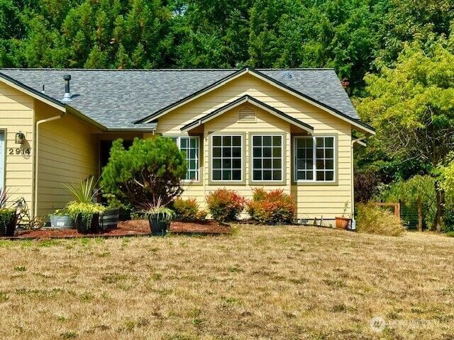 Property Photo: 2914 NE Winesap Court WA 98370