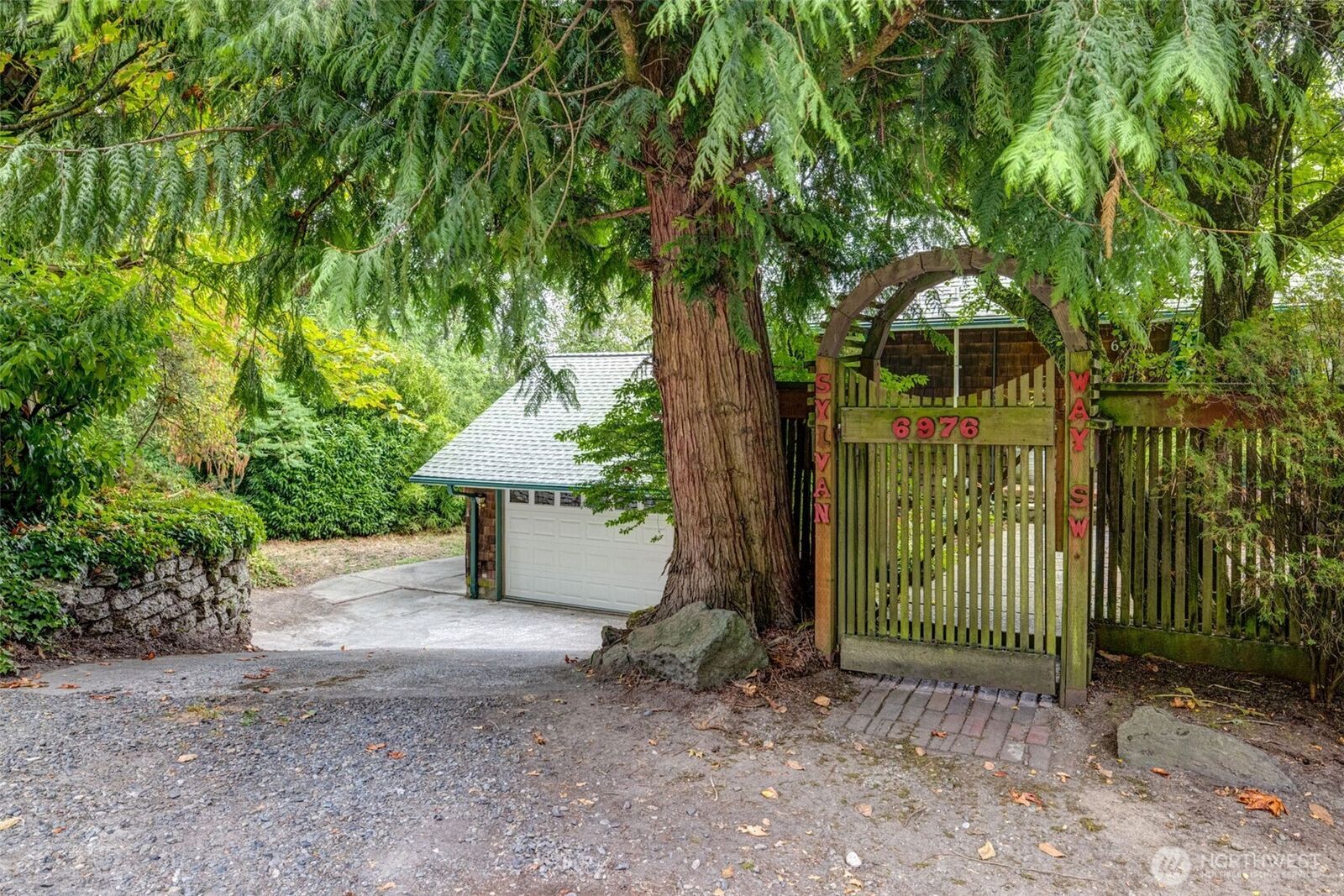 Property Photo: 6976 Sylvan Way SW WA 98106