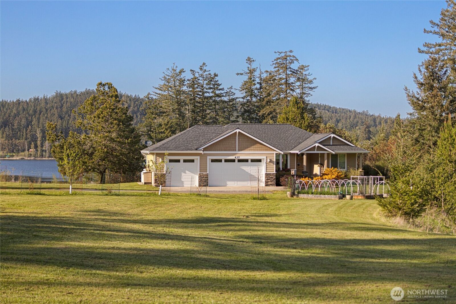 Property Photo: 437 Woodpecker Lane WA 98250