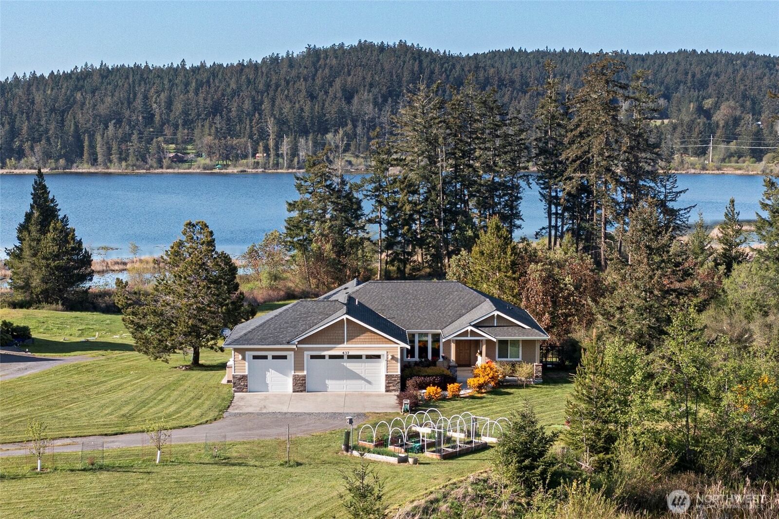 Property Photo: 437 Woodpecker Lane WA 98250