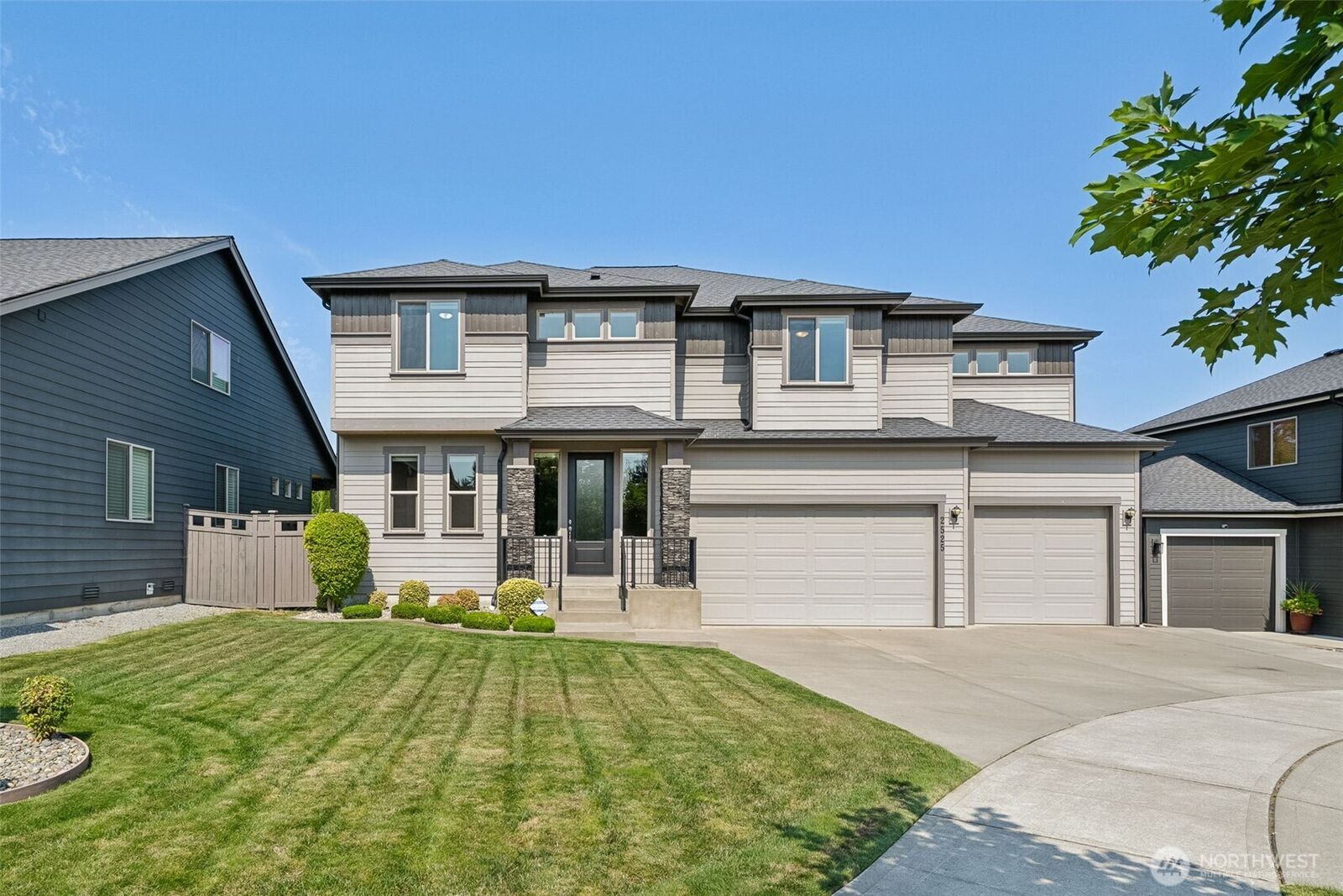Property Photo:  2525  20th Avenue SW  WA 98371 