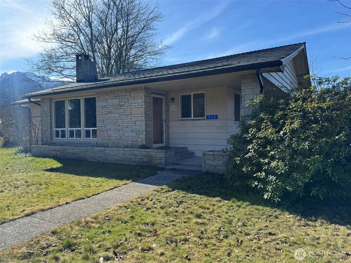 Property Photo:  935  Madison Avenue  WA 98241 