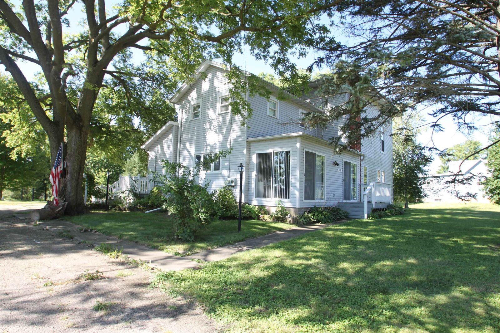 Property Photo: 1431 Il Route 75 E IL 61032
