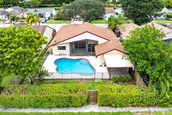 Property Photo: 21423 Summertrace Circle FL 33428
