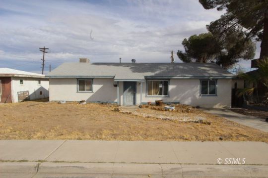 Property Photo:  432 N Warner St  CA 93555 