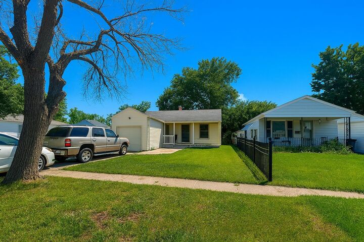 Photo de la propriété:  2037 S Laura  KS 67219