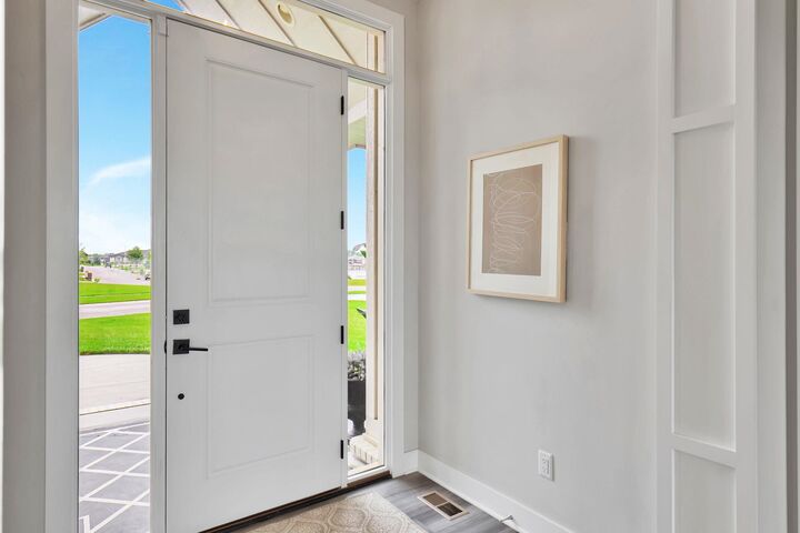Property Photo: 2517 N Paradise St KS 67205