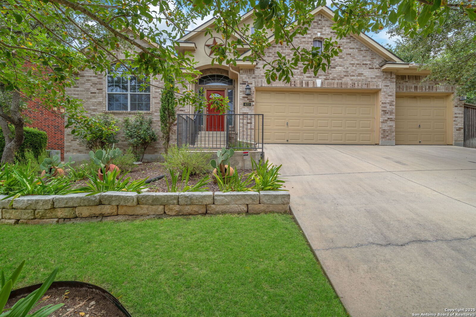 Property Photo:  423 Sand Ash Trl  TX 78256 