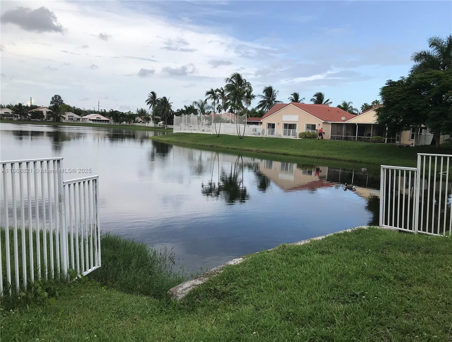Property Photo: 3439 SW 51st St FL 33312