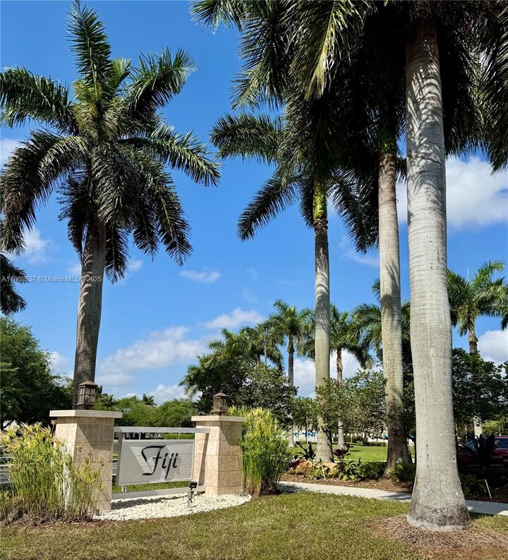 Property Photo:  2853 SE 1st Dr 4  FL 33033 