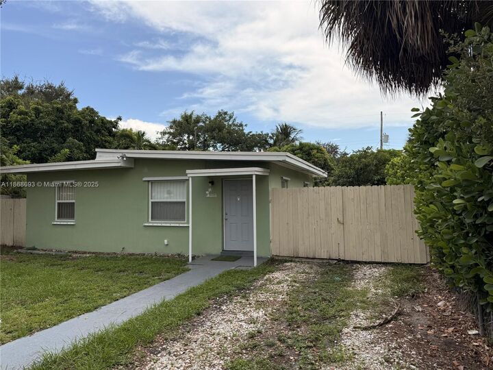 1060 NW 121st St  North Miami FL 33168 photo