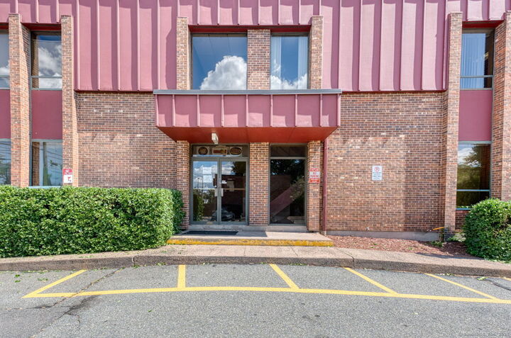 Property Photo: 135 Burnside Avenue CT 06108
